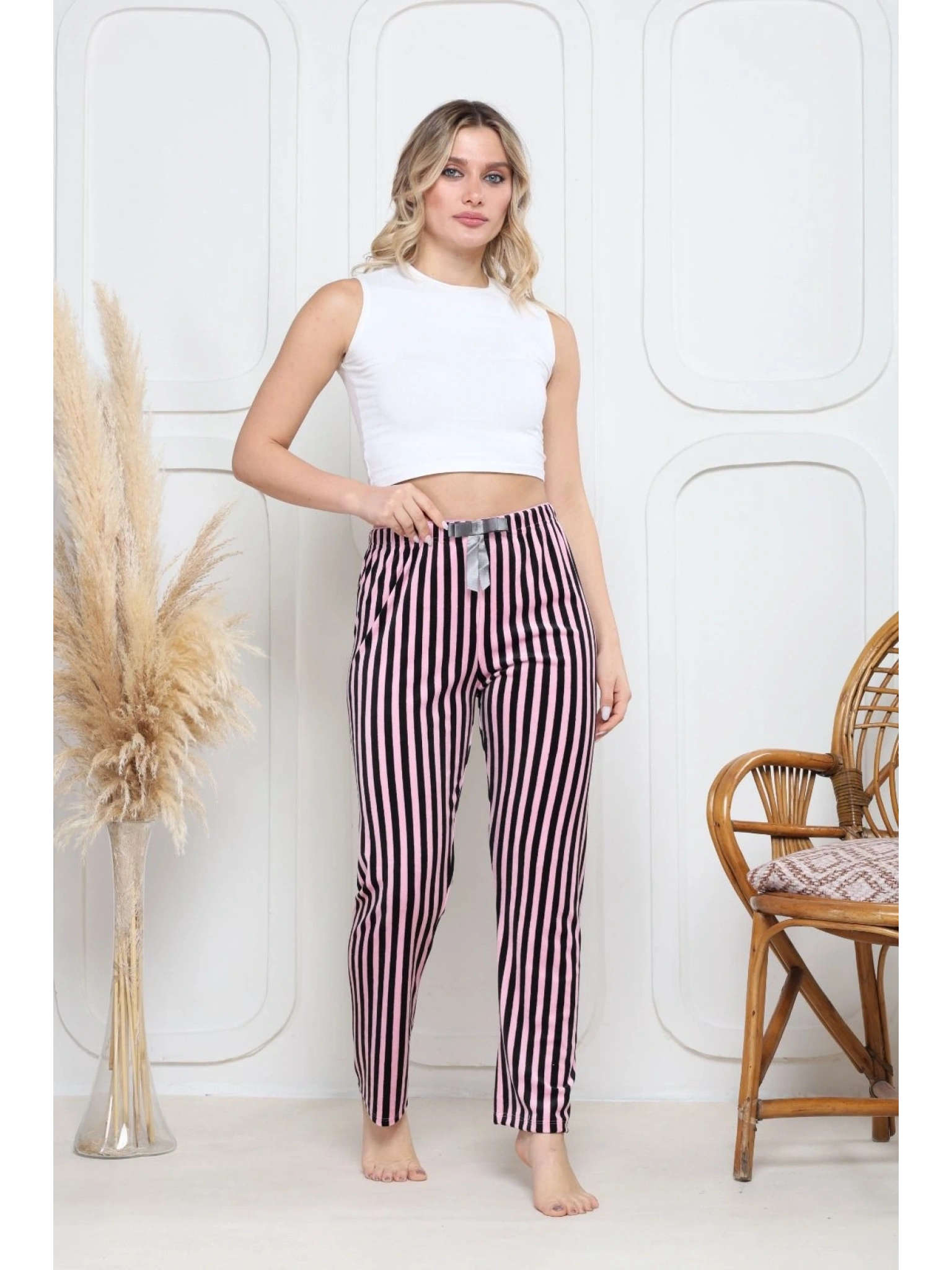 Kadife pijama altı pembe üstüne siyah çizgi desenli q7013