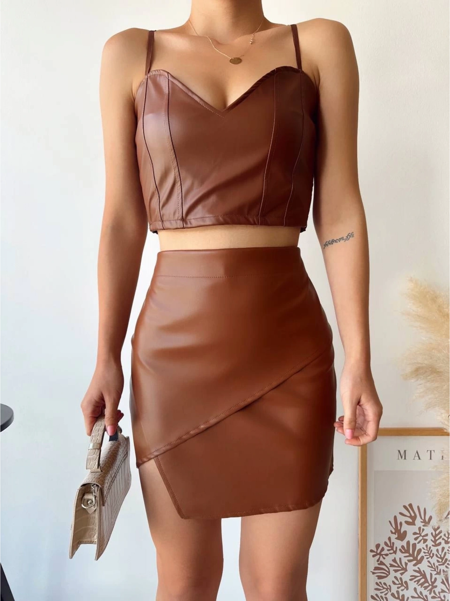 Kapaklı asimetrik model deri etek kahve s240106