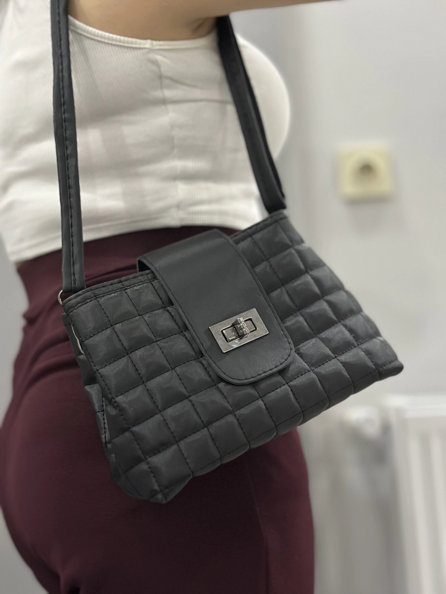 Kapaklı kapitone siyah cilt çanta