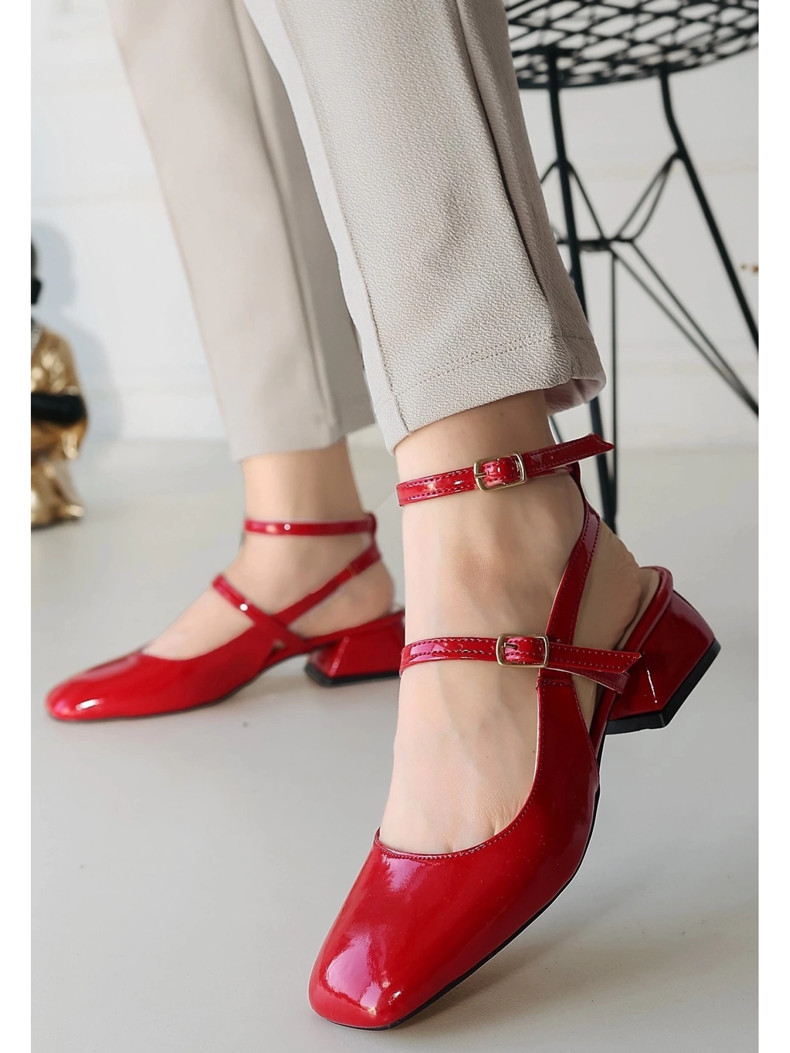 Karmi Kırmızı Rugan Topuklu Kemerli Ayakkabı