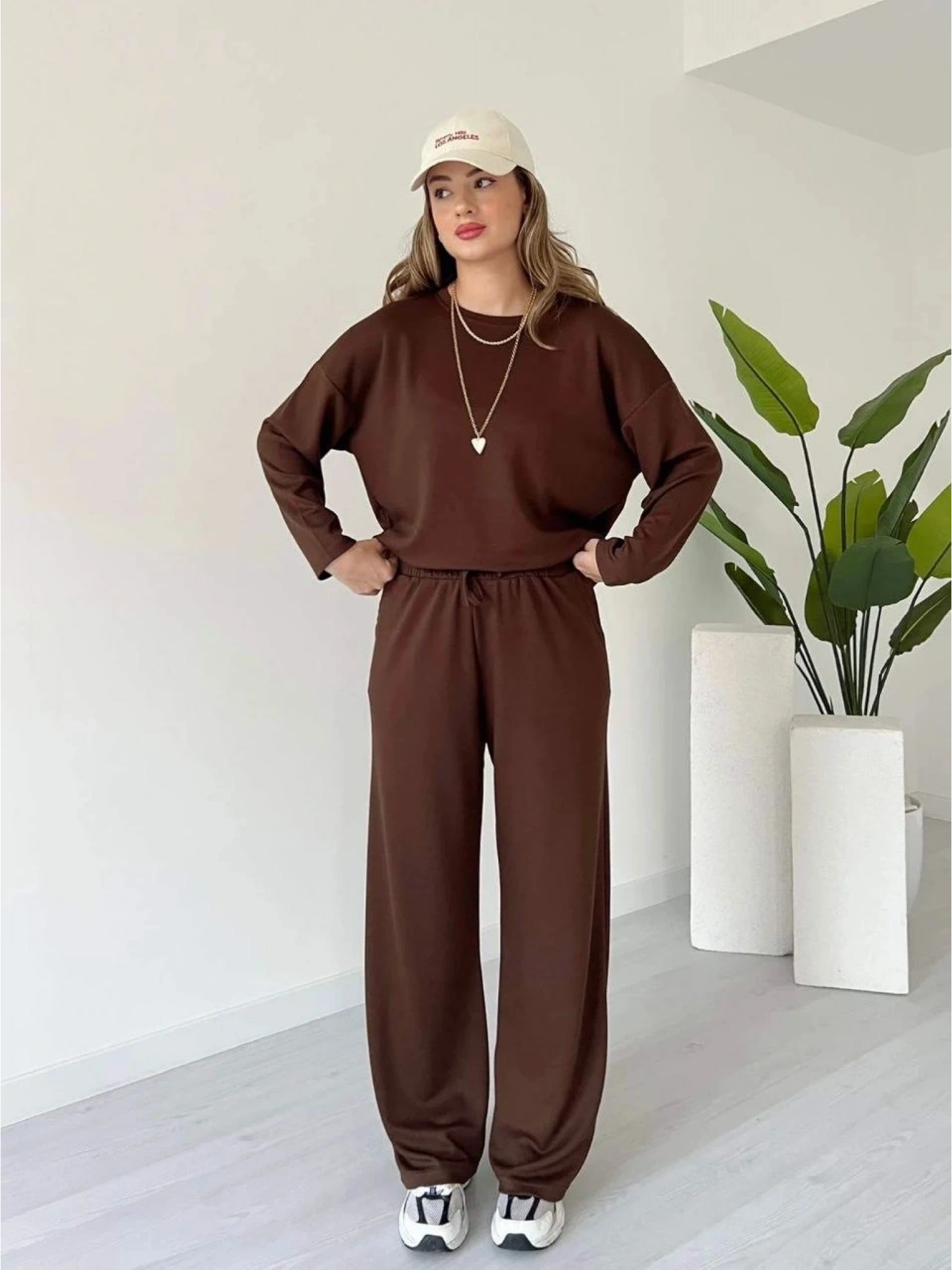 Kollu modal takım kahve