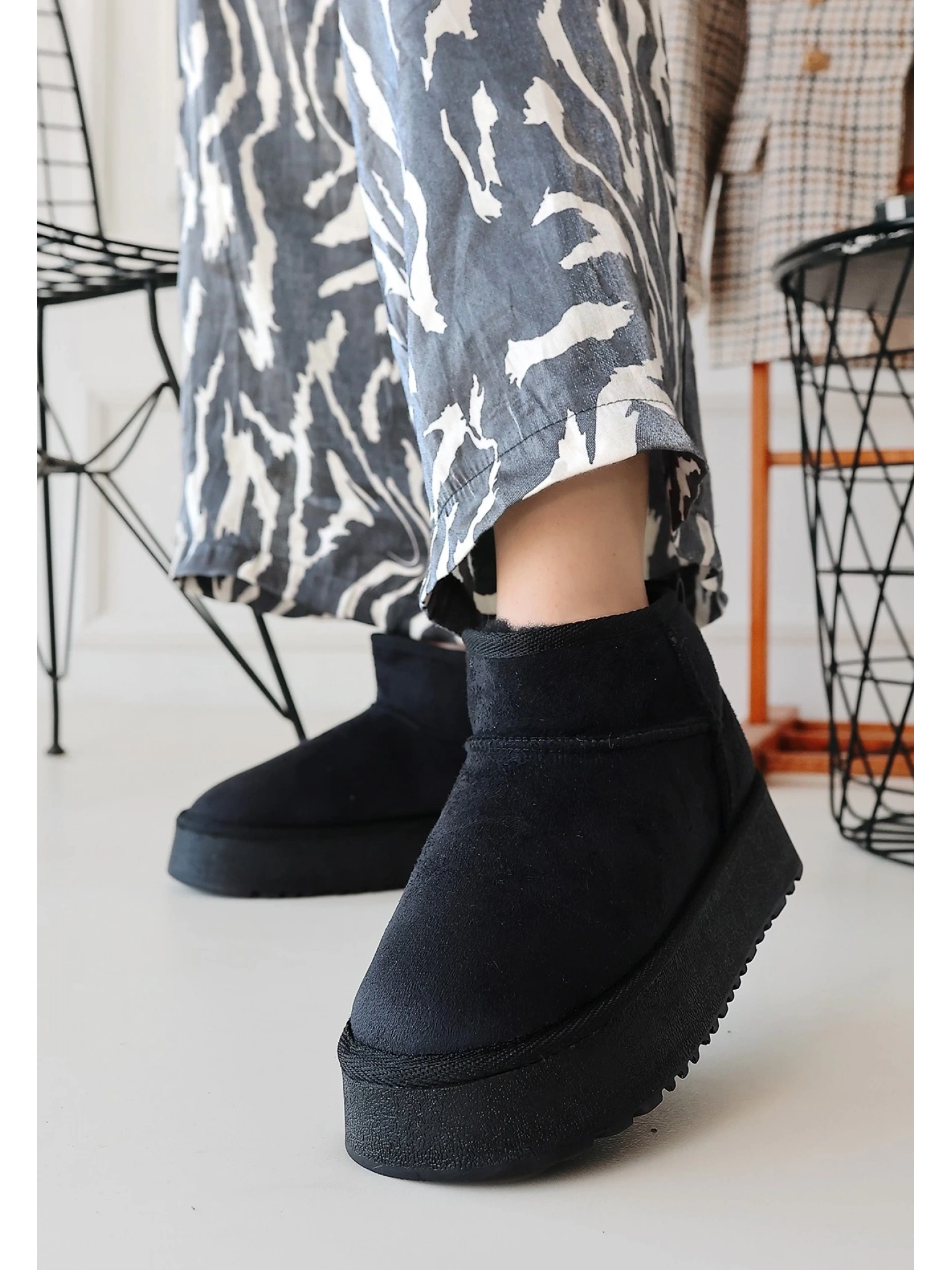 Linne Siyah Süet Bot