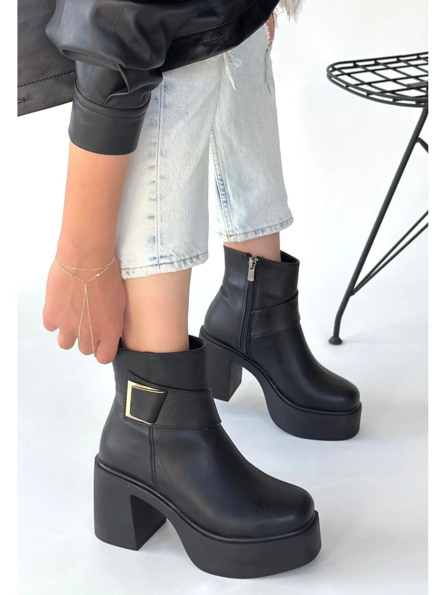 Lonji Siyah Cilt Topuklu Bot