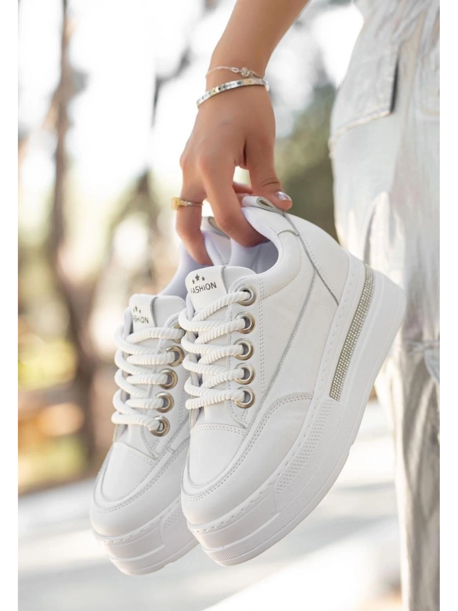 Lulu Beyaz Cilt Bağcıklı Spor Ayakkabı