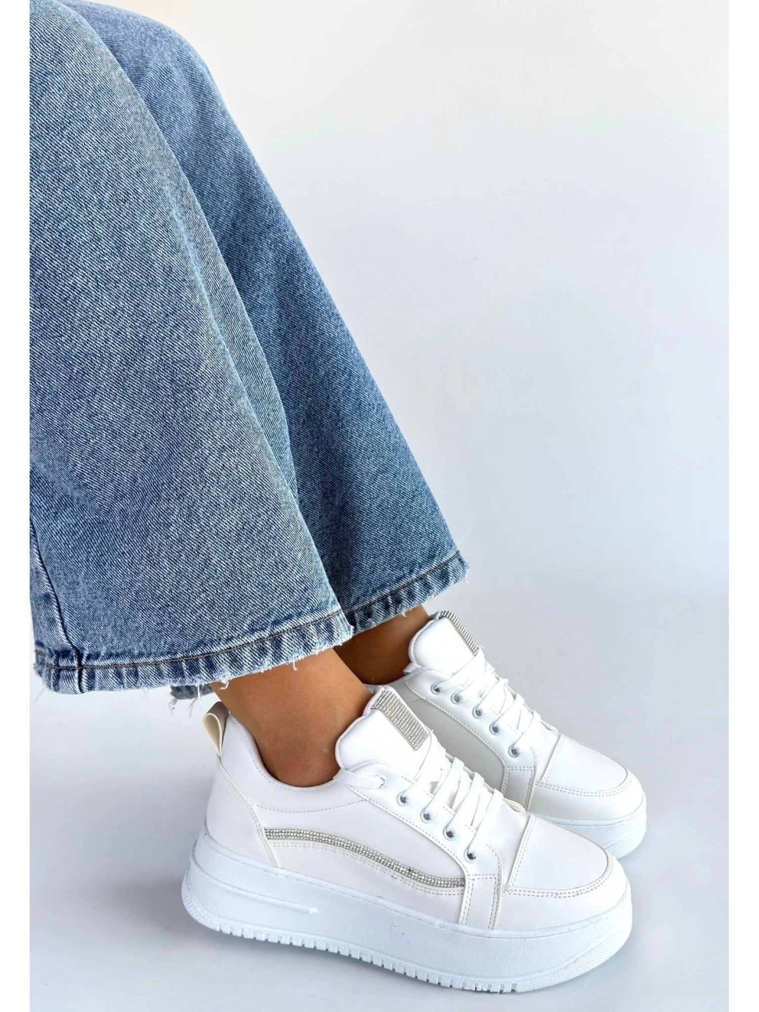 Natte Beyaz Cilt Bağcıklı Spor Ayakkabı