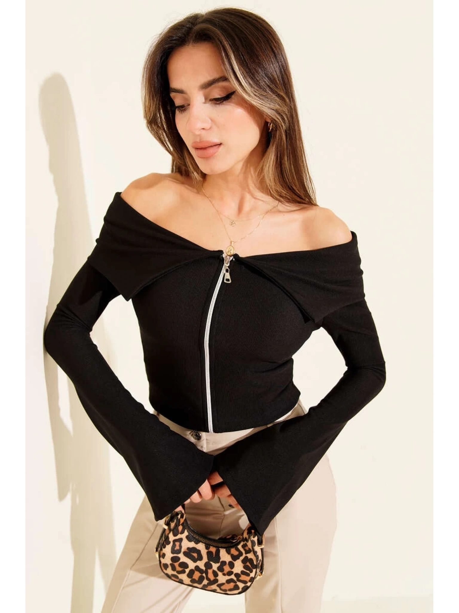 Omzu Açık Fermuarlı Bluz siyah T4330