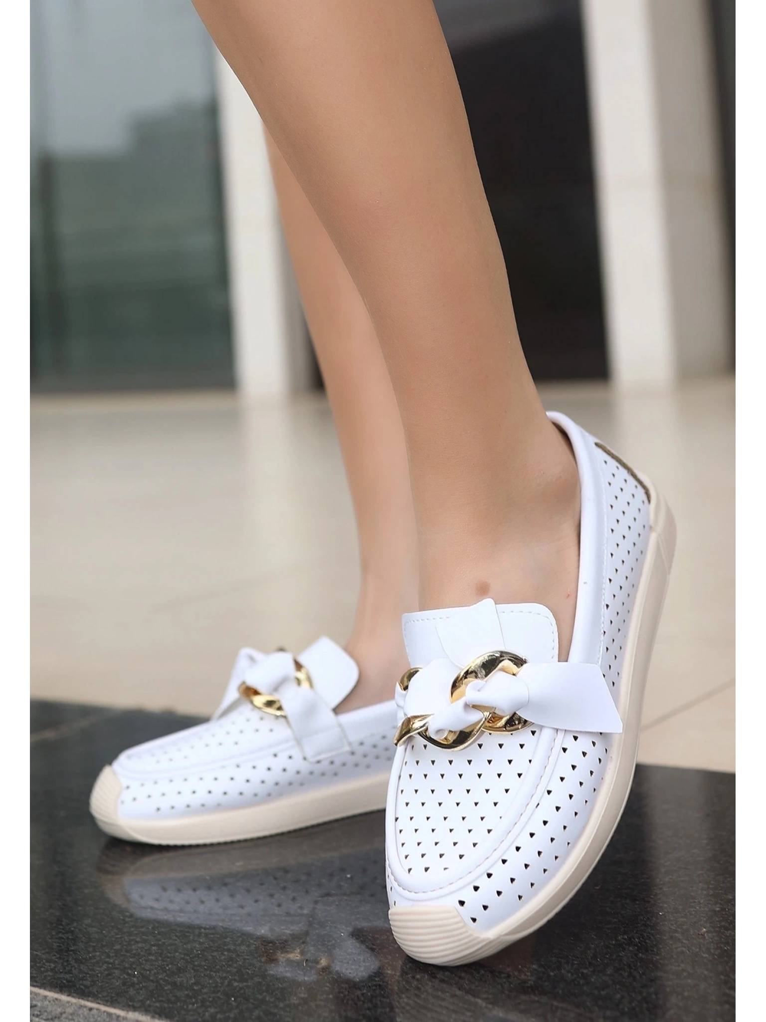 Riwan Beyaz Cilt Babet Ayakkabı