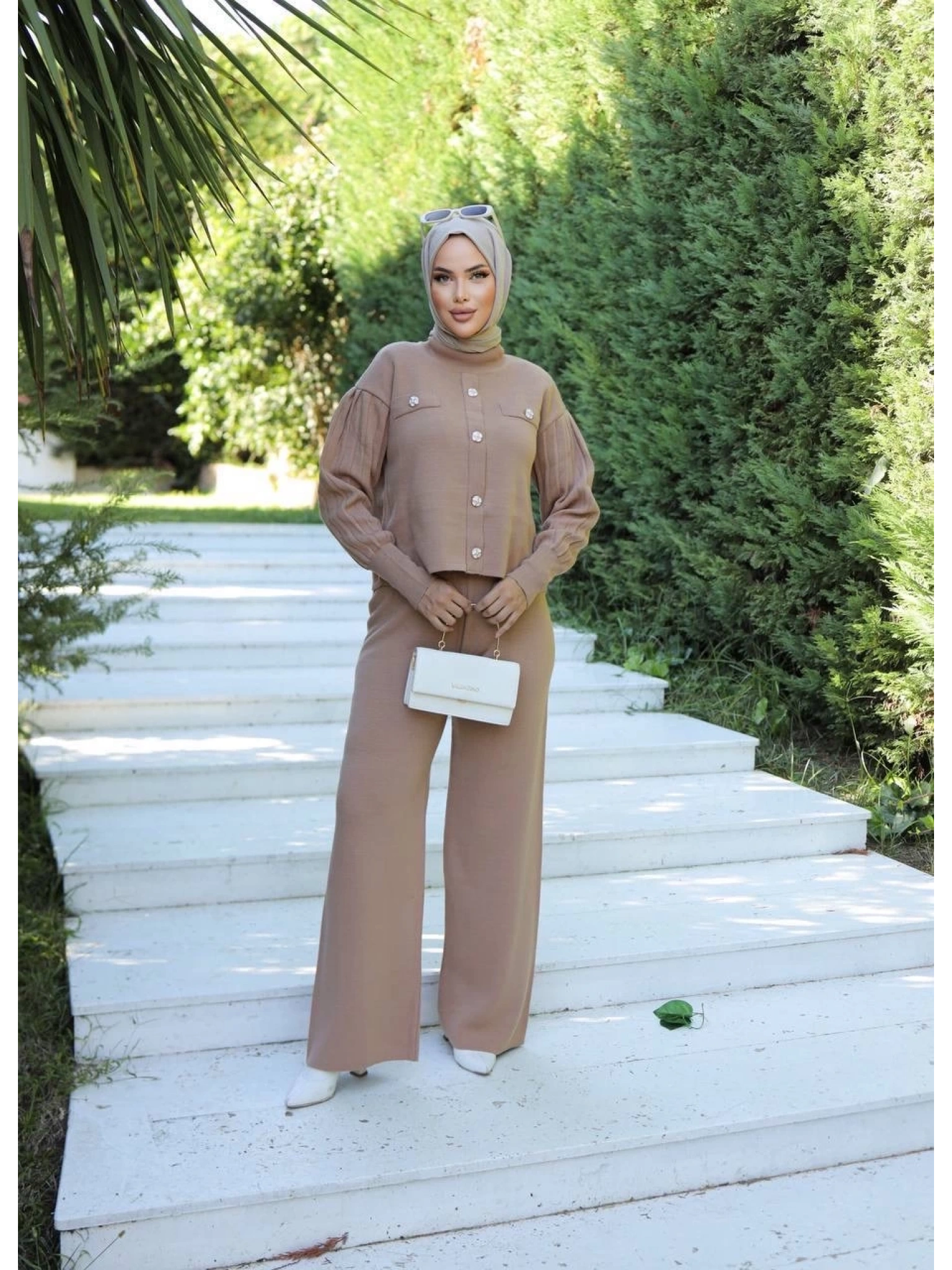 Taş düğmeli ikili triko takım vizon