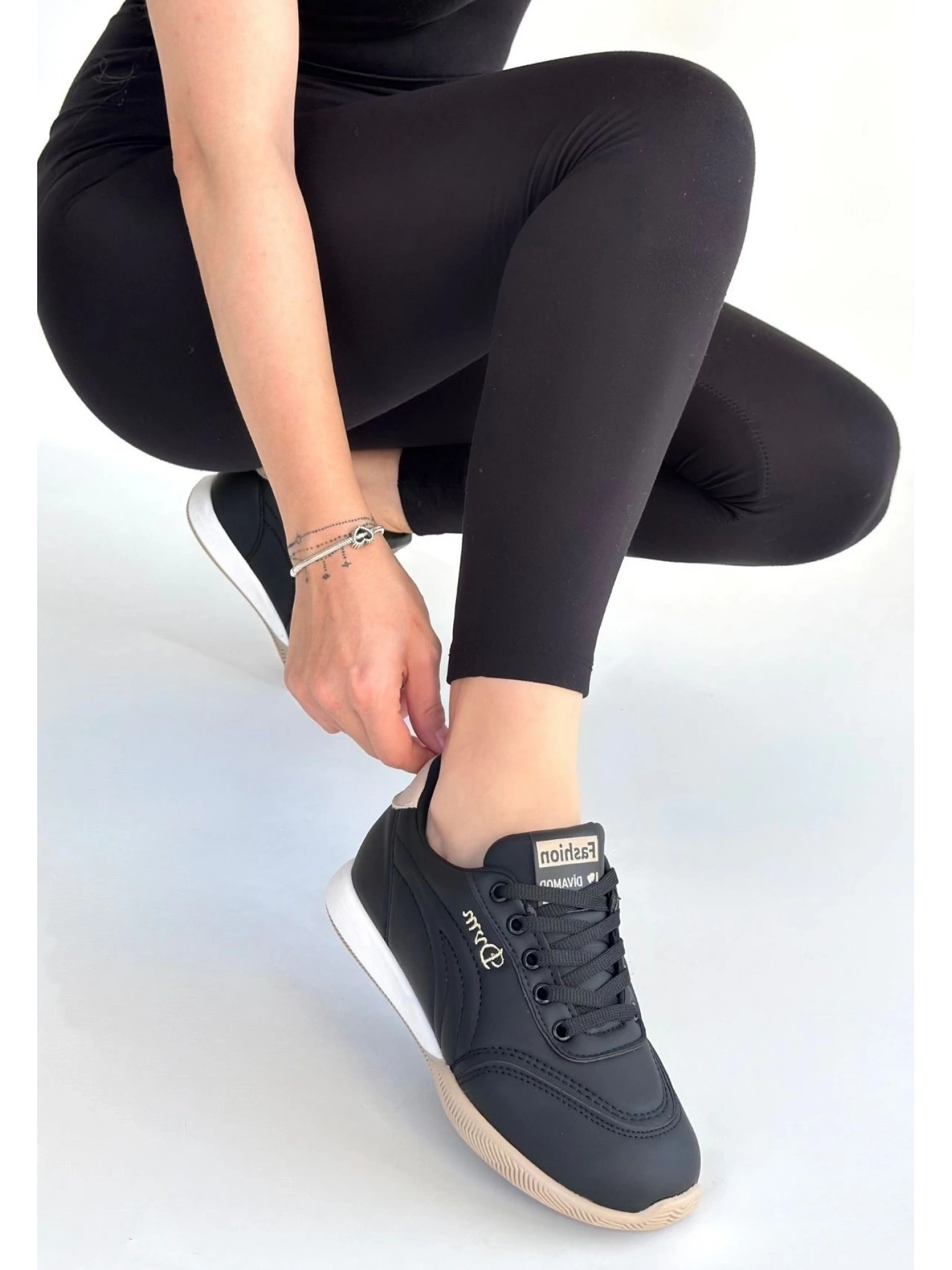 Tawen Siyah Cilt Bej Tabanlı Bağcıklı Spor Ayakkabı