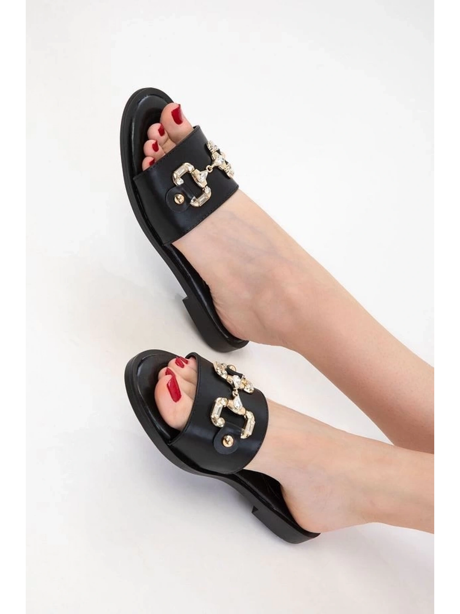 Toha Siyah Cilt Tokalı Terlik