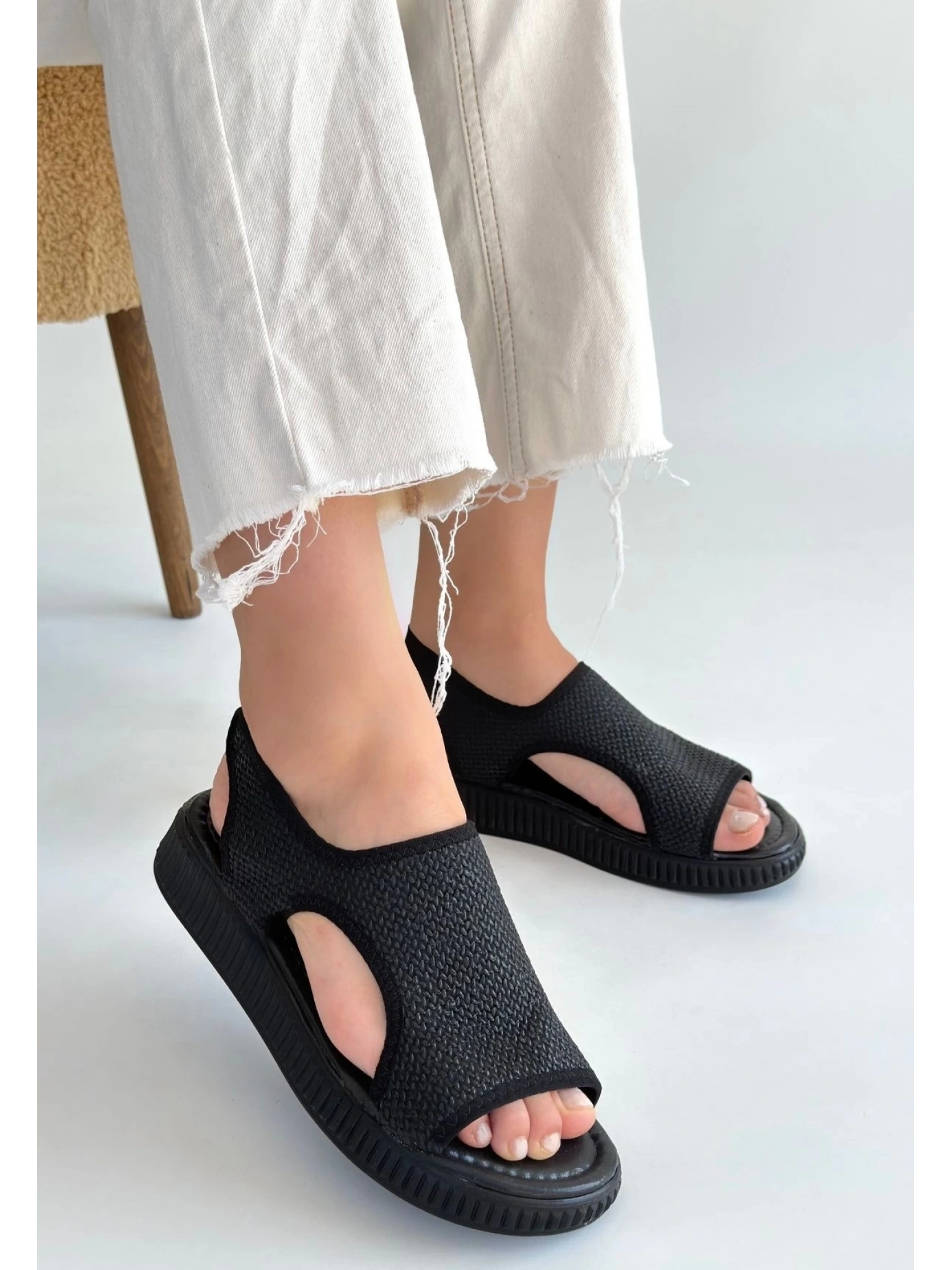 Wayi Siyah Hasır Cilt Sandalet