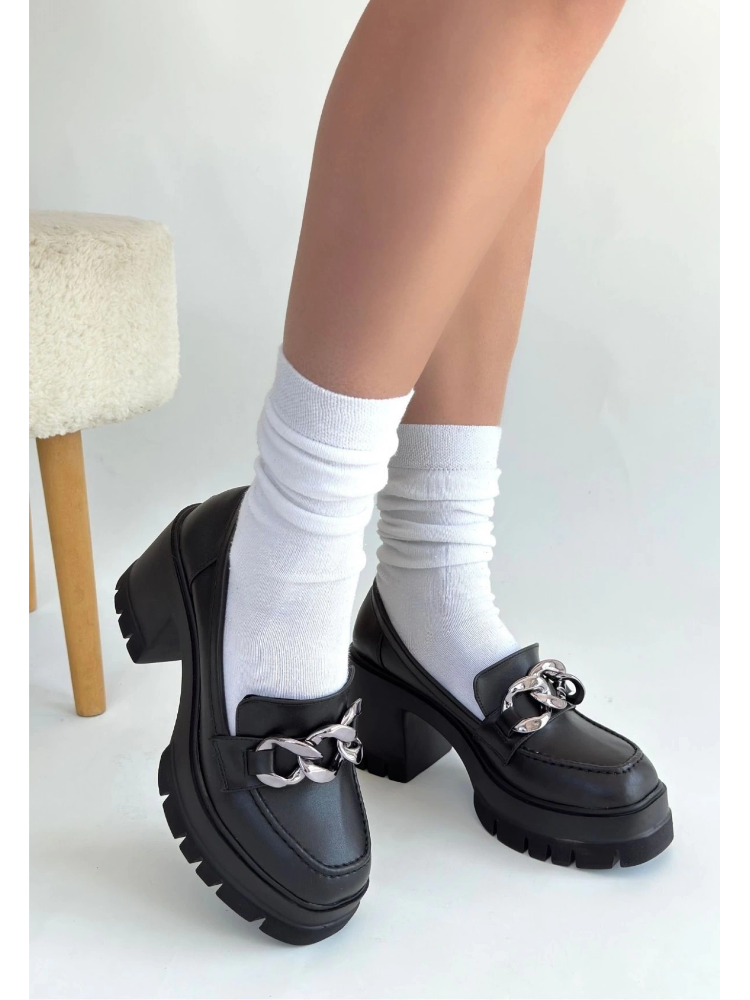 Winar Siyah Cilt Doldu Topuk Ayakkabı