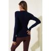 Basic Parmak Geçirme Detaylı Bluz Lacivert T4266