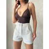 Kemer detaylı gabardin şort krem s25289