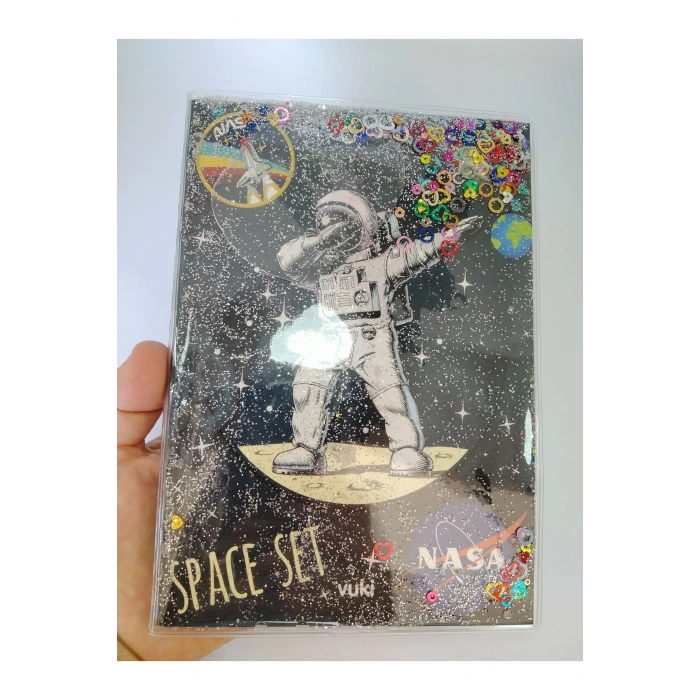 Hediyelik Defter A5 Boy Simli Ve Sulu Şeffaf Astronot Temalı Defter Okula Başlangıç Hediyesi