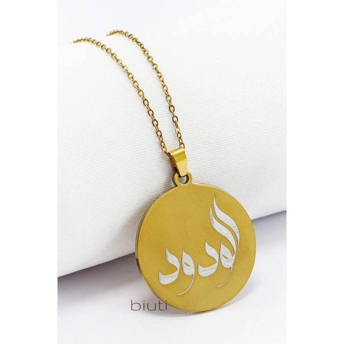 Estetik Hat Nazar Ayeti ve Vedud İsmi Lazer Kazıma Gold Renkli 316L Çelik Kolye 3,5 cm