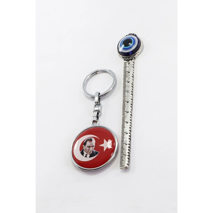 Türk Bayrağı İçerisinde Mustafa Kemal Atatürk Kırmızı Anahtarlık, 4cm Çapında Çİft Taraflı Bombeli