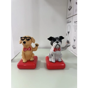 Güneş Enerjili El Sallayan Köpek