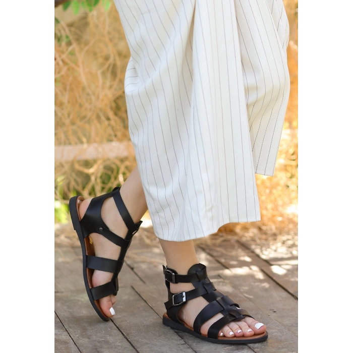 Kamila Siyah Deri Siyah Tabanlı Sandalet