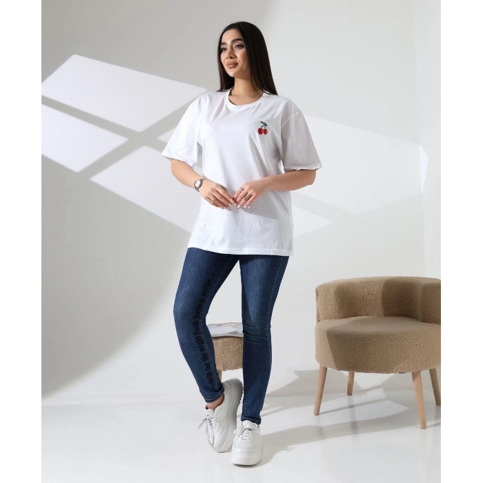 Kiraz işlemeli tişört