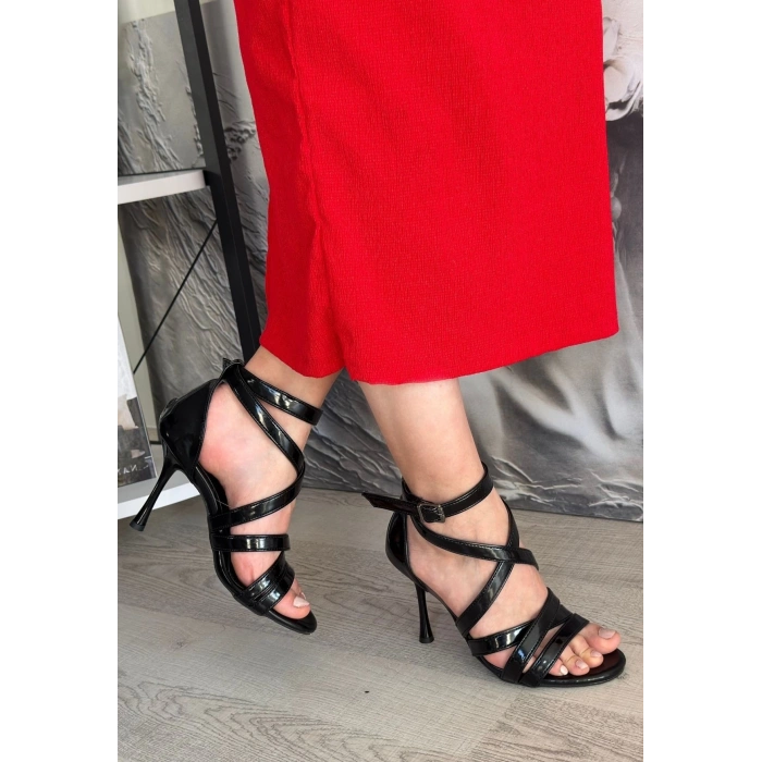 Mariya Siyah Rugan Topuklu Ayakkabı