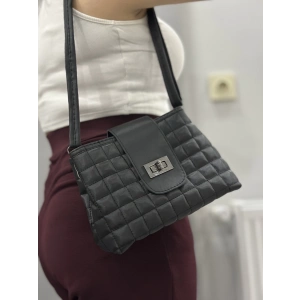 Kapaklı kapitone siyah cilt çanta