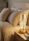Corcoz® Çapraz Kavisli Ters Kristal Simli LED Masa Lambası – Gold Gövdeli, Dokunmatik, 3 Kademe Işık Ayarlı Şarjlı Dekoratif Lamba