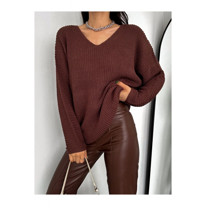 V Yaka Detaylı Modern ve Sade Örgü Kazak Modeli