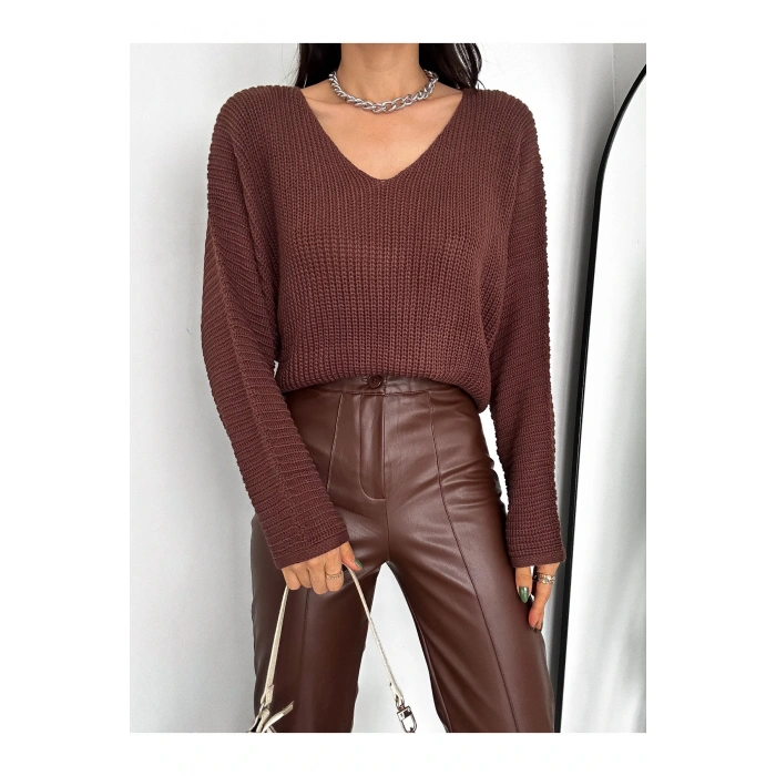 V Yaka Detaylı Modern ve Sade Örgü Kazak Modeli