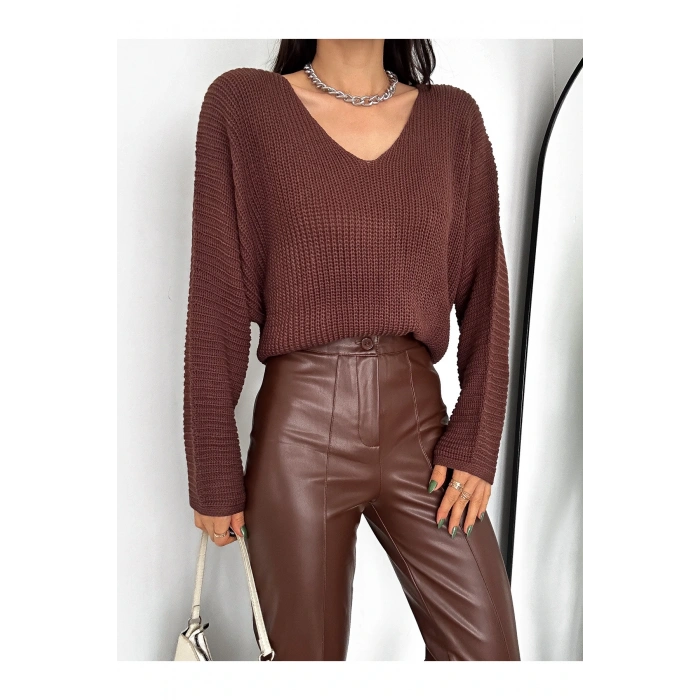 V Yaka Detaylı Modern ve Sade Örgü Kazak Modeli