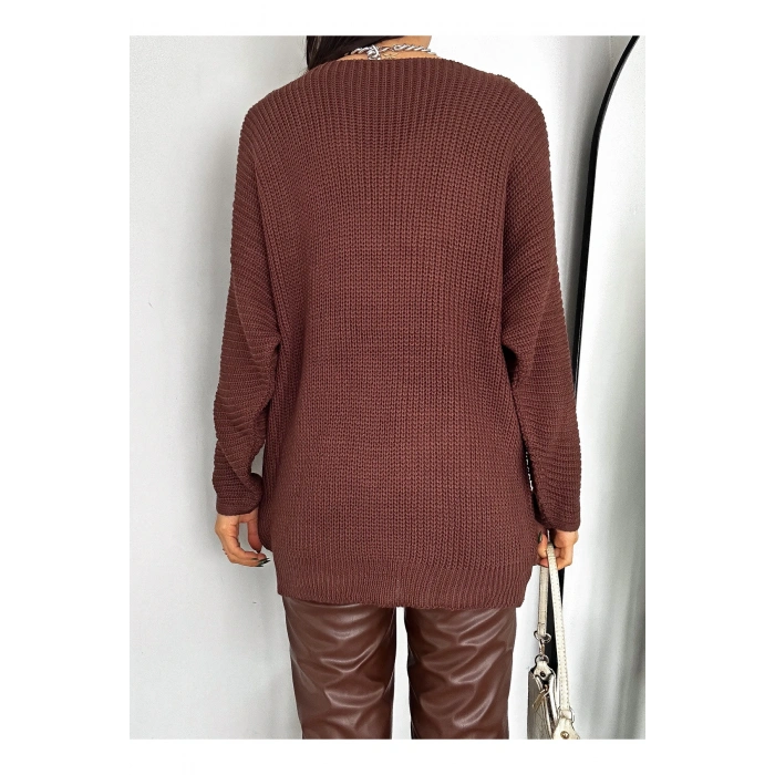 V Yaka Detaylı Modern ve Sade Örgü Kazak Modeli