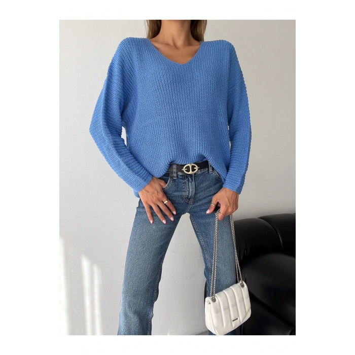 V Yaka Detaylı Modern ve Sade Örgü Kazak Modeli