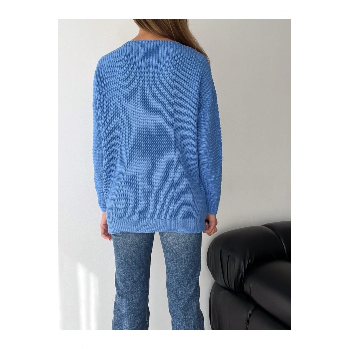 V Yaka Detaylı Modern ve Sade Örgü Kazak Modeli