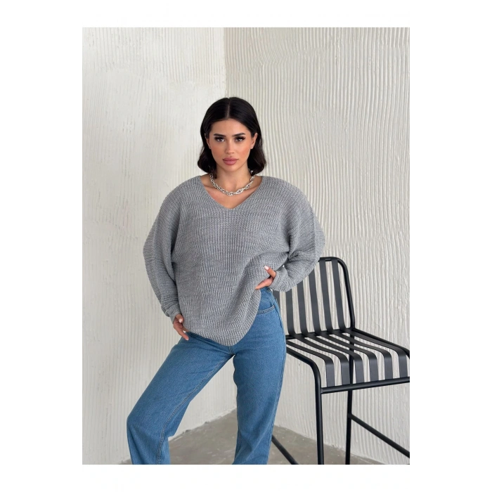 V Yaka Detaylı Modern ve Sade Örgü Kazak Modeli