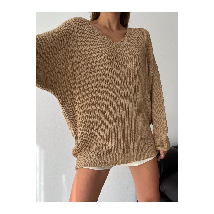 V Yaka Detaylı Modern ve Sade Örgü Kazak Modeli