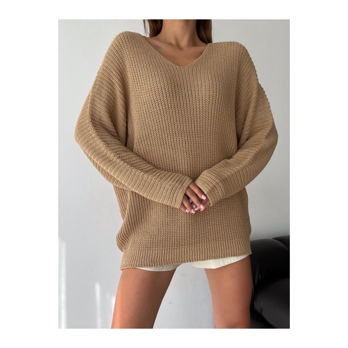 V Yaka Detaylı Modern ve Sade Örgü Kazak Modeli