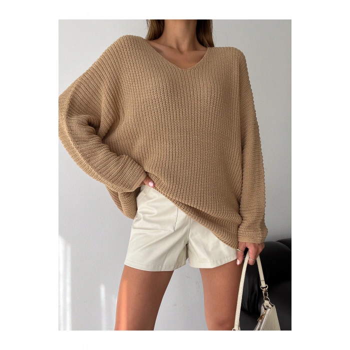 V Yaka Detaylı Modern ve Sade Örgü Kazak Modeli