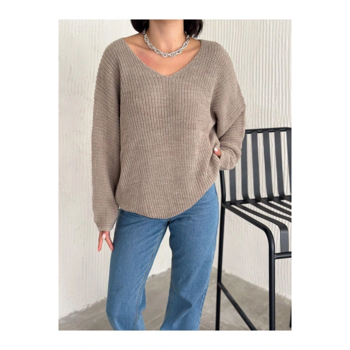 V Yaka Detaylı Modern ve Sade Örgü Kazak Modeli