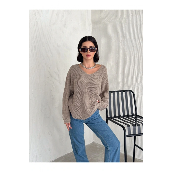 V Yaka Detaylı Modern ve Sade Örgü Kazak Modeli