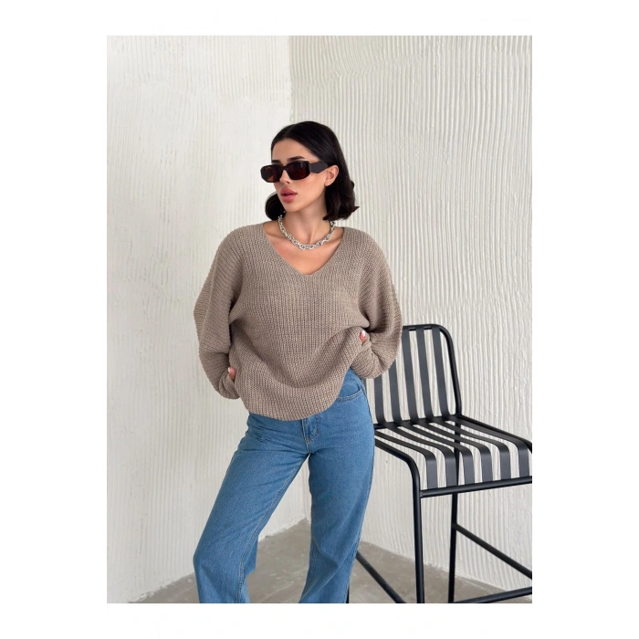 V Yaka Detaylı Modern ve Sade Örgü Kazak Modeli