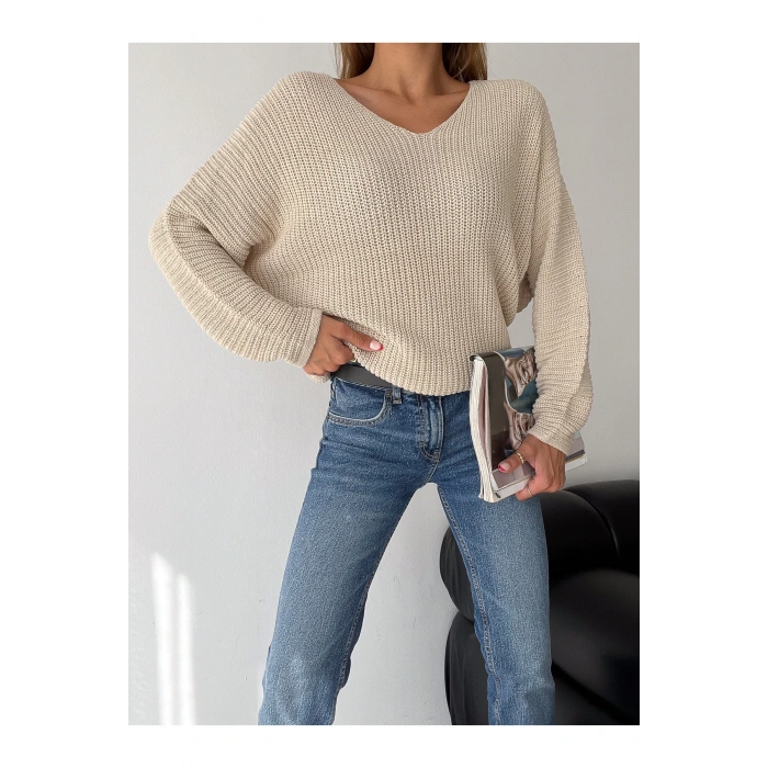 V Yaka Detaylı Modern ve Sade Örgü Kazak Modeli