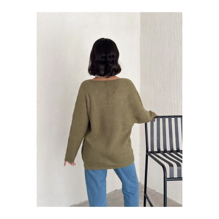 V Yaka Detaylı Modern ve Sade Örgü Kazak Modeli