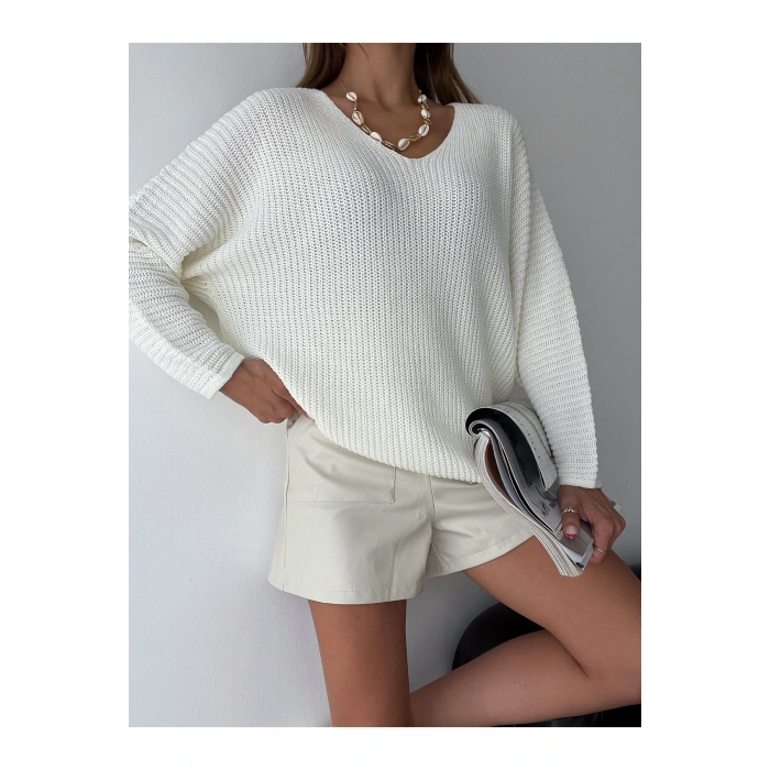 V Yaka Detaylı Modern ve Sade Örgü Kazak Modeli