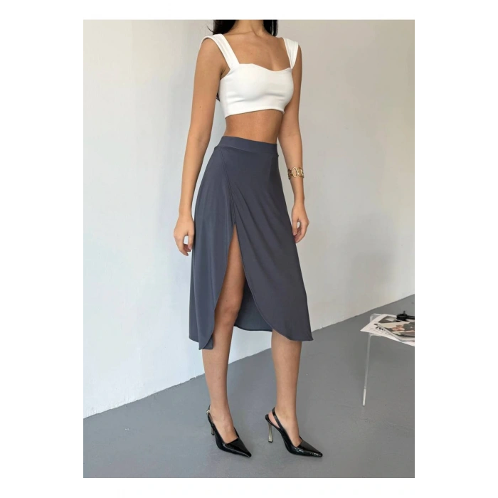 Şortlu Uzun Yırtmaçlı Etek