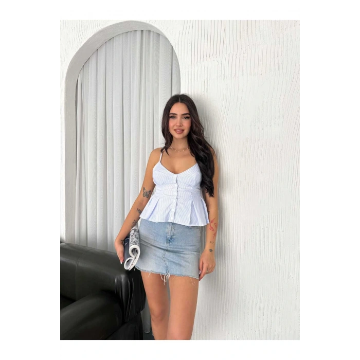 Dekolte Detaylı Askılı Bluz