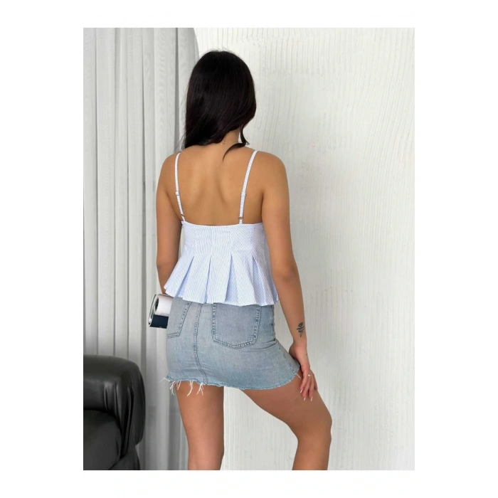 Dekolte Detaylı Askılı Bluz