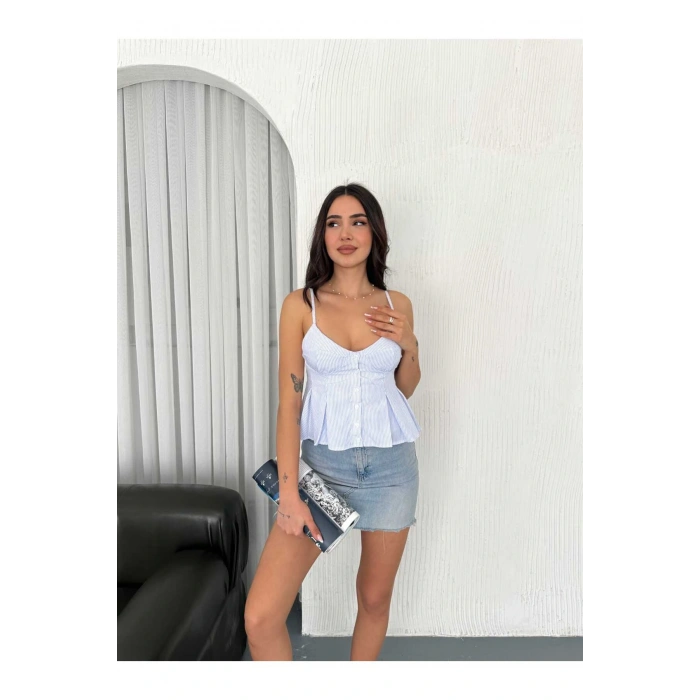 Dekolte Detaylı Askılı Bluz