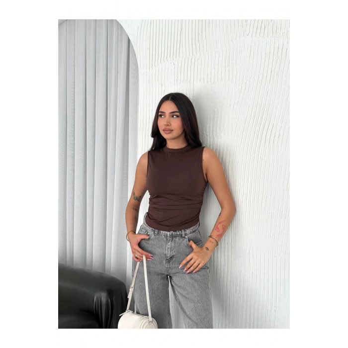 Büzgü Detaylı Kolsuz Bluz