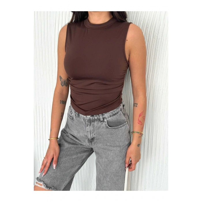 Büzgü Detaylı Kolsuz Bluz