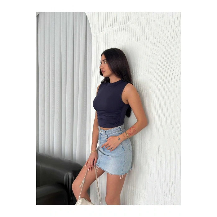 Büzgü Detaylı Kolsuz Bluz